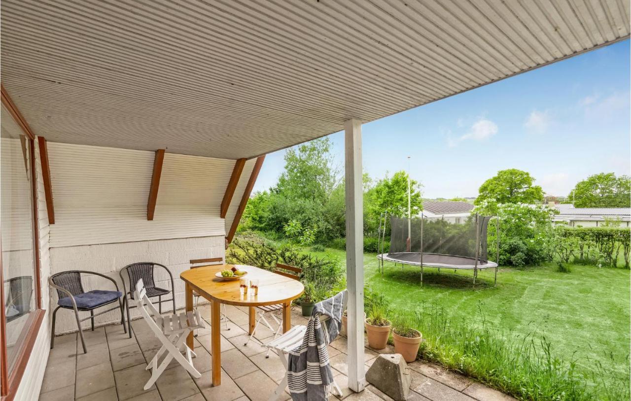 Amazing Home In Logstrup With Kitchen Exterior foto