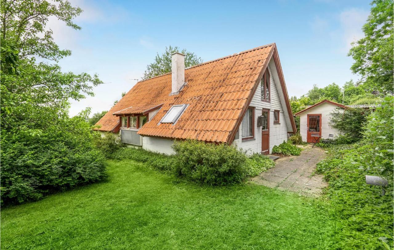 Amazing Home In Logstrup With Kitchen Exterior foto