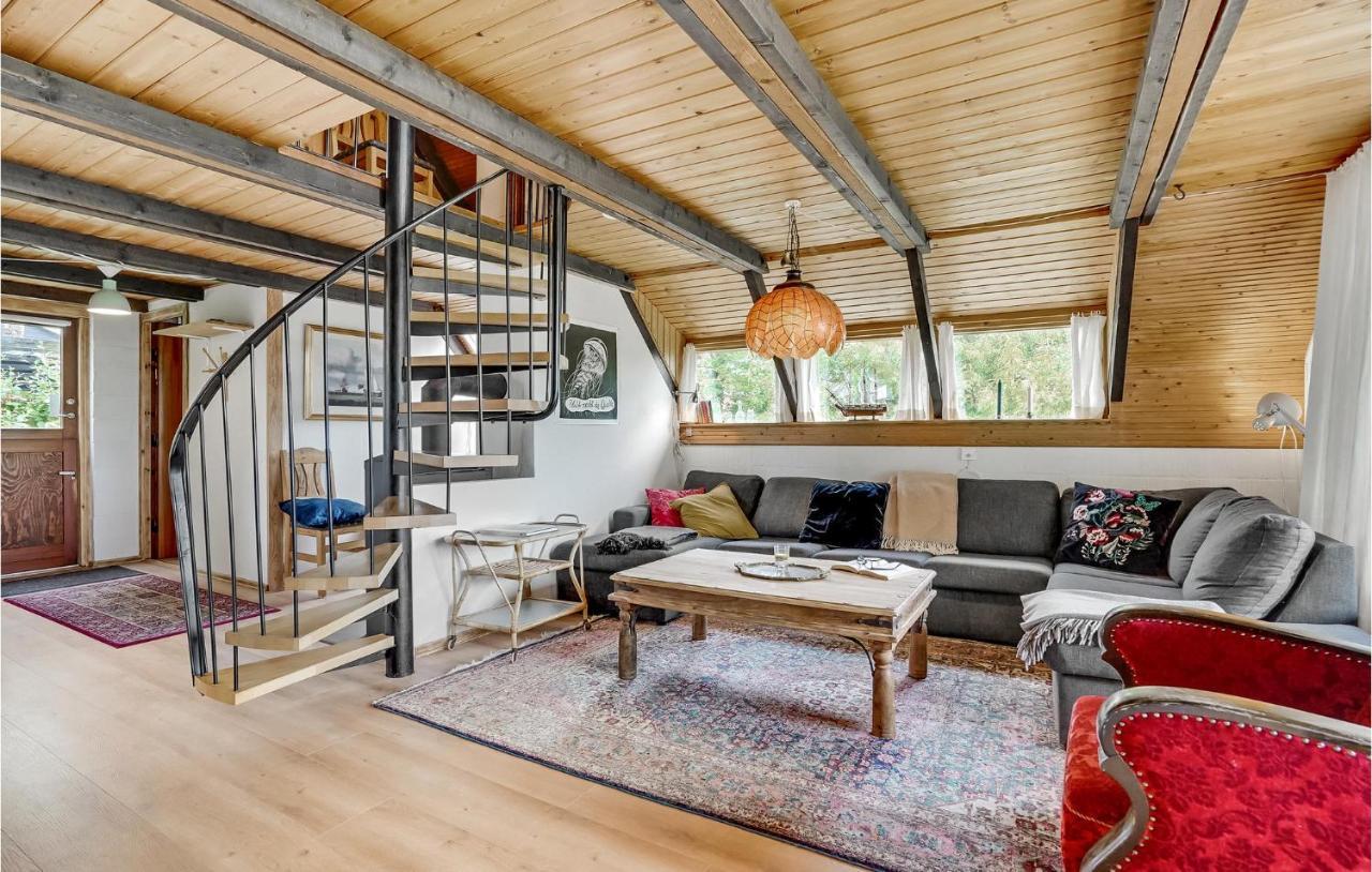 Amazing Home In Logstrup With Kitchen Exterior foto