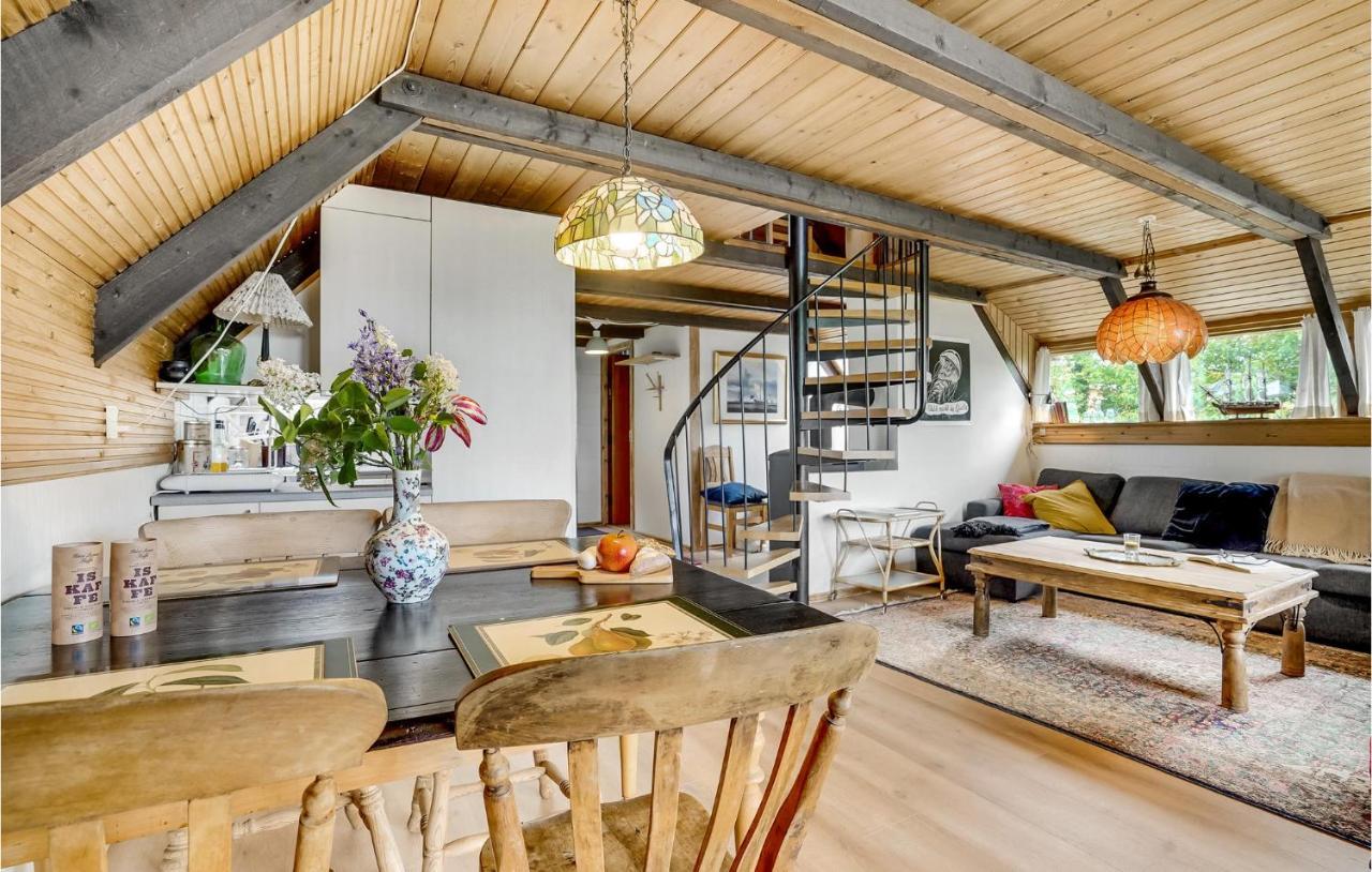 Amazing Home In Logstrup With Kitchen Exterior foto